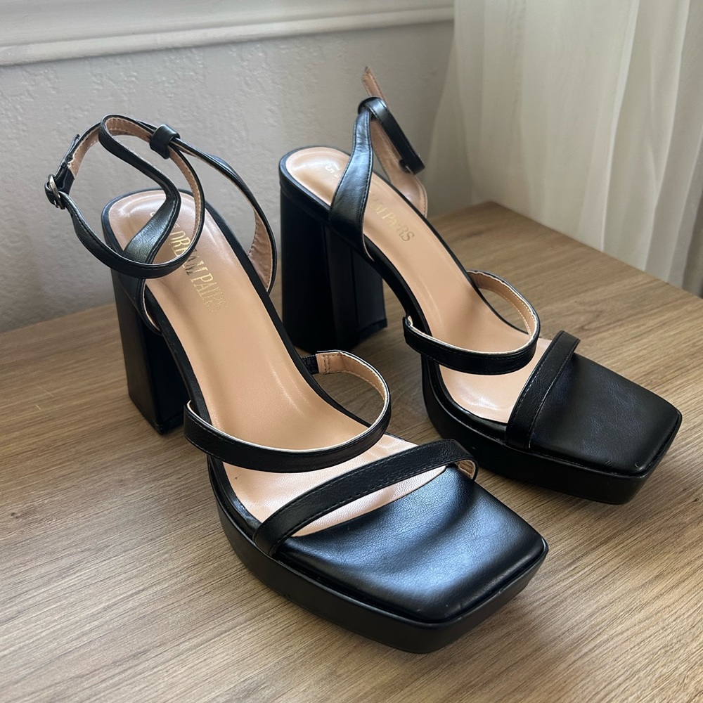 Dream Pairs • Black Chunky Heels